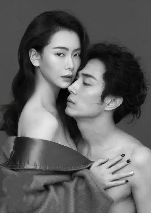 今日,戚薇与老公李承铉为某杂志拍摄的一组照片被放出,两人为宣传防治