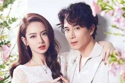 两人结婚后不久,戚薇就给李承铉生下了女儿lucky,随着lucky不断成长