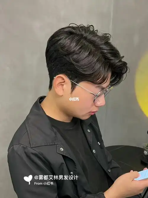 男士发型参考 锡纸烫90重庆韩式烫发理发店73男生韩系四六分发型