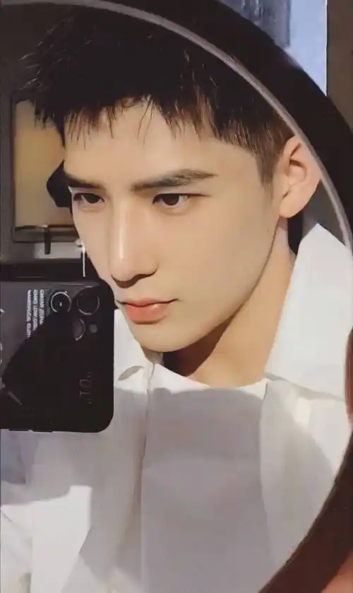 一个靠发型出圈的男演员王安宇果然寸头才是检验帅哥的唯一标准