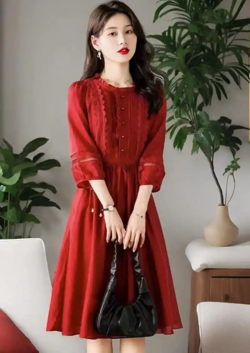 高级感红色连衣裙女,2024年春秋新款高贵上档次女装修身显瘦中长裙!