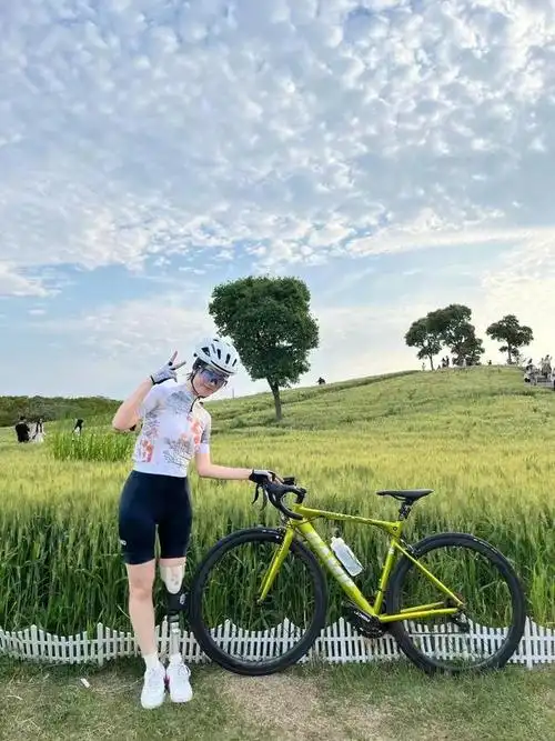 单车美女|假肢骑行女孩陈姿丽的"大胆"生活|快乐|小美好_网易订阅