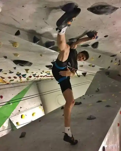 31岁蒋劲夫近照曝光,这肌肉是认真的吗?反差太大了!