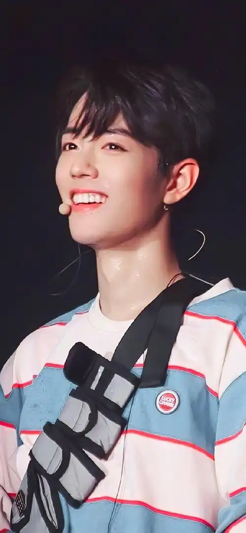 肖战可爱俏皮高清手机壁纸