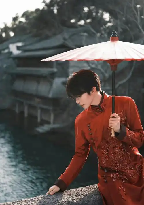 gq明星工作室出图##刘宇红衣古风扮相