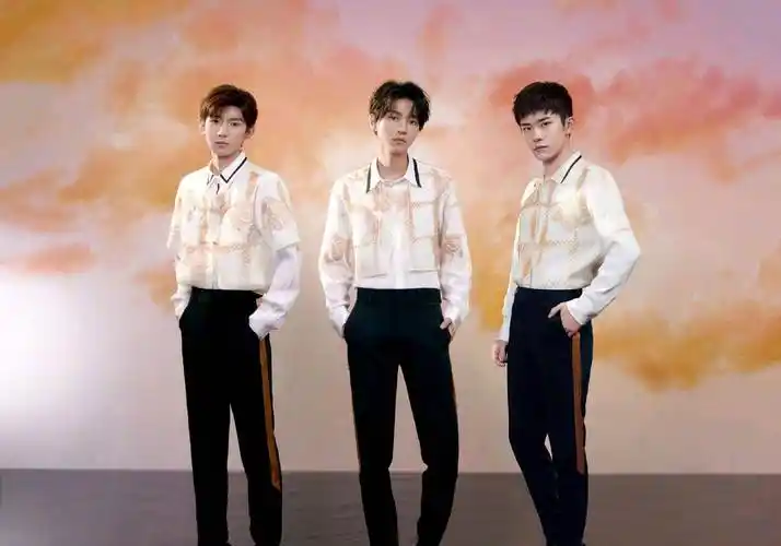 王俊凯,王源,易烊千玺,时代少年团,最大赢家还是李飞_舞台_合体_表演