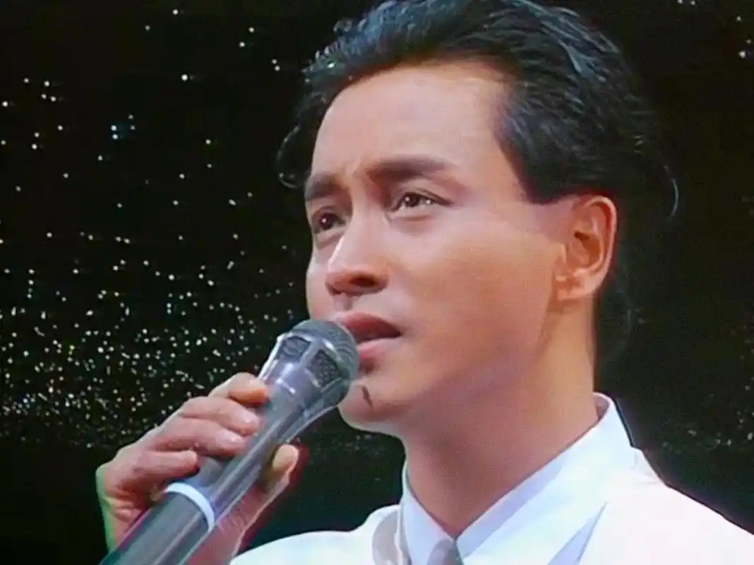 记得1997年买的第一个演唱会光碟是张国荣1989告别演唱会 - 抖音