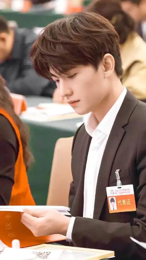 杨洋#小时候出道前童年照早期 美图头像杂志代言图片开屏视频 手机