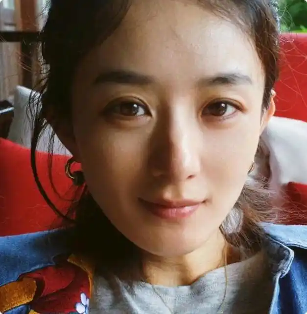 赵丽颖素颜照引热议,网友:治好了我的容貌焦虑|杨幂|唐嫣|张艺谋