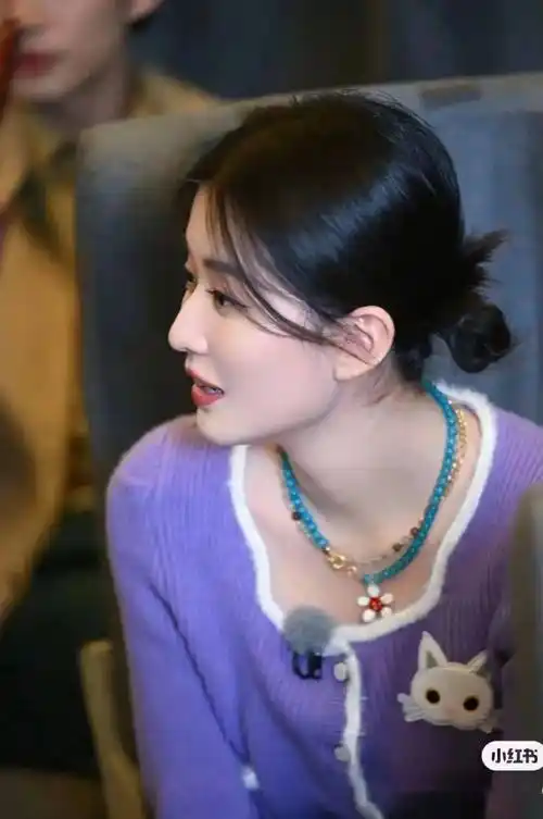 快看白鹿,乔欣的缤纷度假风珠宝,这届"小花儿"都太会了!