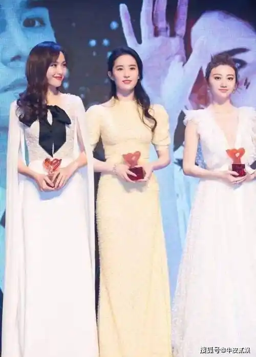 刘亦菲又胖嘴巴又怪能不能艳压范冰冰?