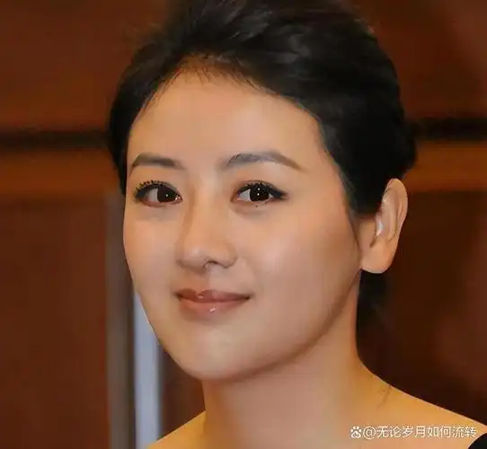 青少年时期,李佳琳进入了歌剧的世界,仿佛这是她的命运.