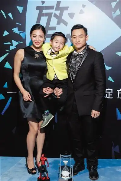 新闻 正文 原标题:不怕神一样的对手,就怕神一样的对手戏   钟汉良