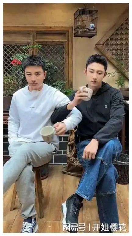 贾乃亮谎报年龄被黄景瑜踢