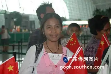 离别时刻依依不舍 归国避难华人重返东帝汶(图)