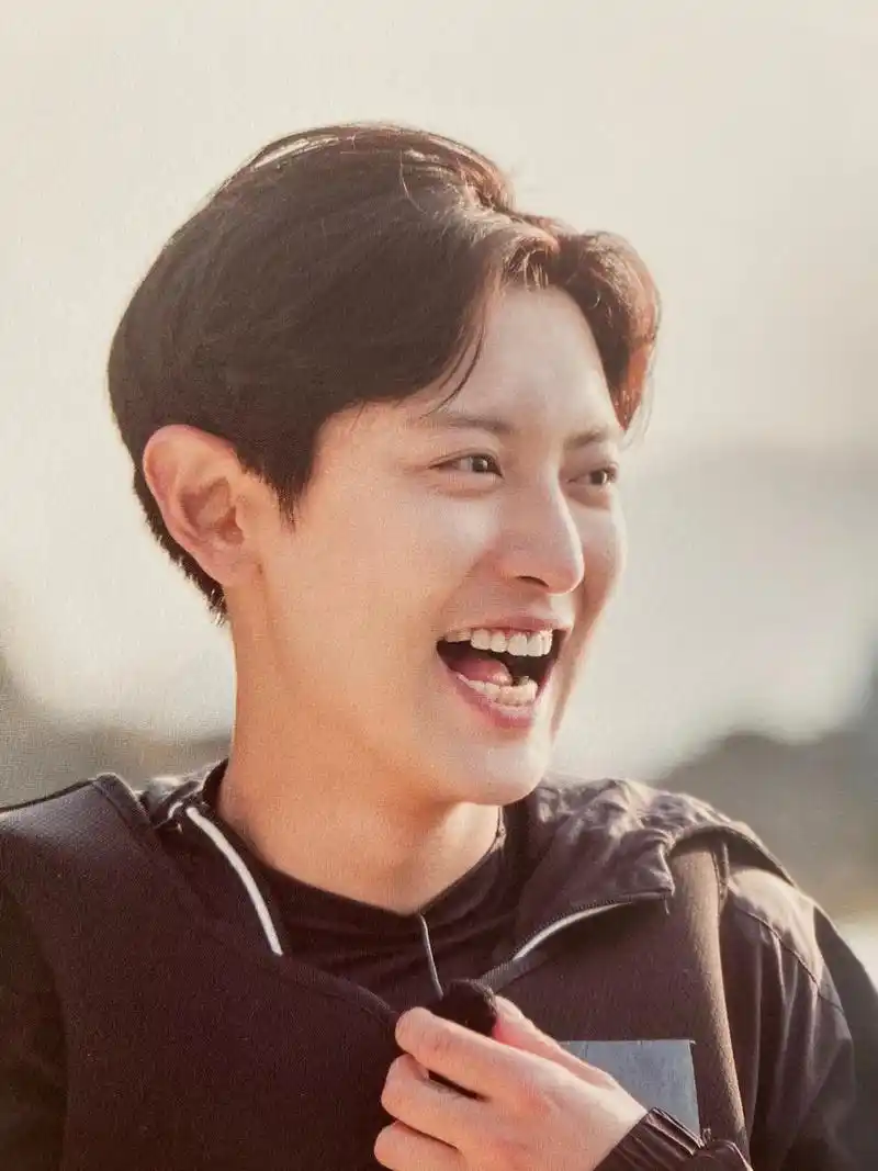 咧咧的金牙.#exo #朴灿烈 发现咧咧的金牙了👍#努力去