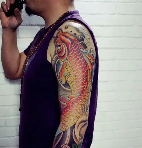 鲤鱼跃龙门,是中国人常常挂在嘴边的一句话,很多人也将鲤鱼纹在自己