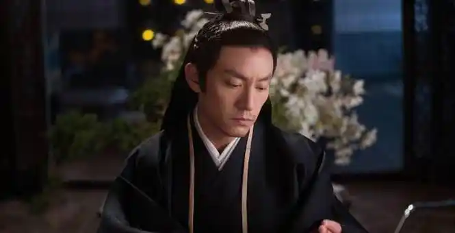 可张震没有,虽然最初被他的造型所累,很多人纷纷质疑和不满,最终他