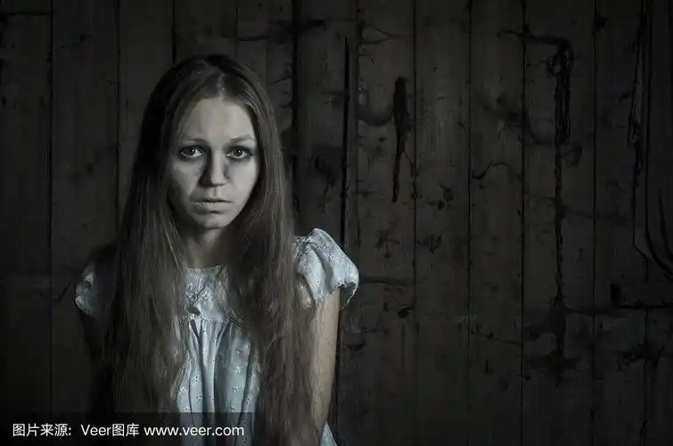 穿白裙子的恐怖女孩
