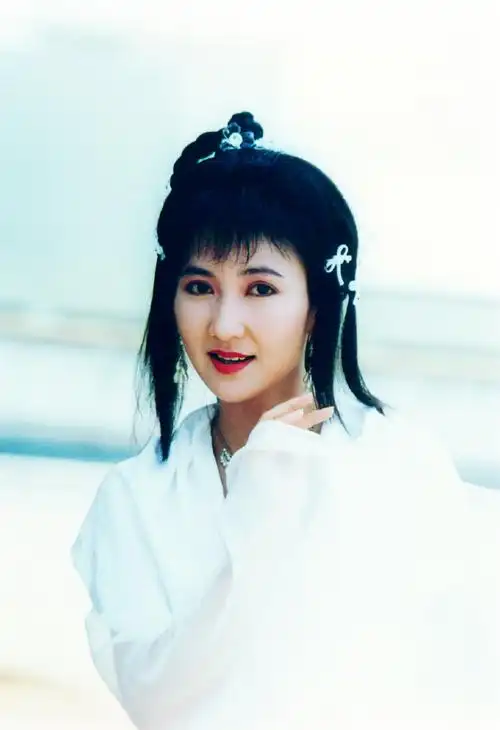 陈美琪奇幻人间世素素的剧照怎么看都像是穿了白衣的小青