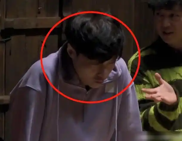 向往5素颜上镜张艺兴真还没有偶像包袱这痘痘都能看见