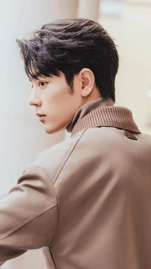 tods 米兰    原图壁纸    @x玖少年团肖战daytoy