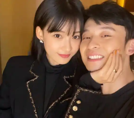 孙怡晒与女儿出游照,4岁大福一件t恤上千元,身高随妈妈好会长_董子健