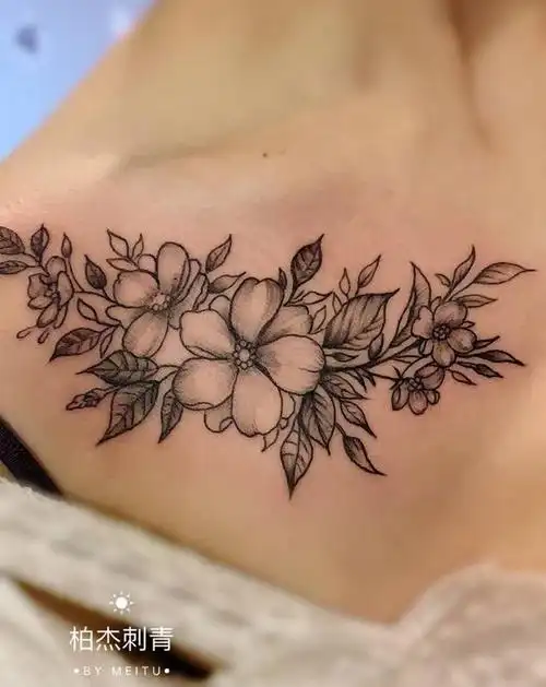 素花纹身图片_胸部新传统点刺纹身图案