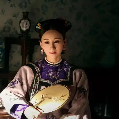 《延禧攻略》愉妃有10套造型,本人平平无奇,教出的儿子令人惊艳