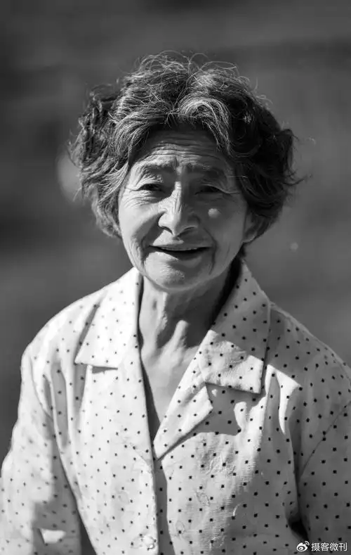 九九重阳节摄影师用镜头记录白发老人,为平凡伟大的父亲母亲献礼