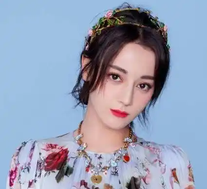 迪丽热巴十年前旧照被扒,非主流气质太过浓郁,但挡不住逆天颜值_美女