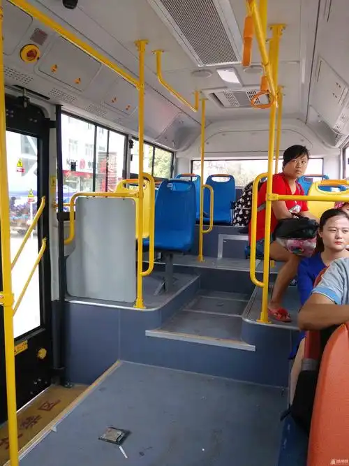 广水新公交车内部曝光