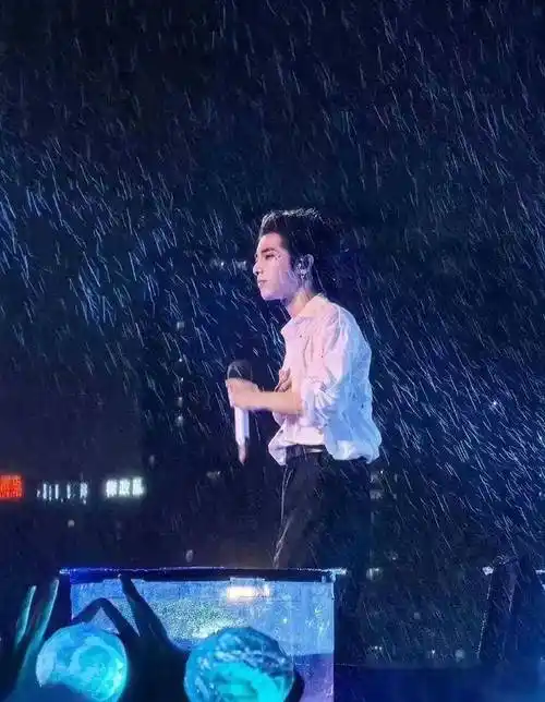 在长沙的暴雨里连唱三天华晨宇这次终于如愿了