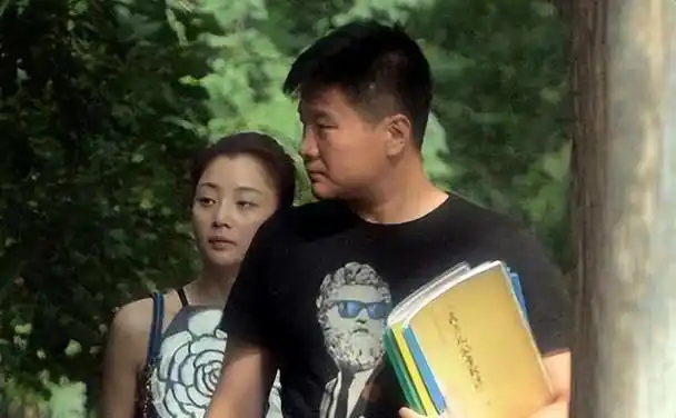 然而,李金羽并非循规蹈矩之辈,他突如其来的闪婚再度击碎了殷桃的爱情