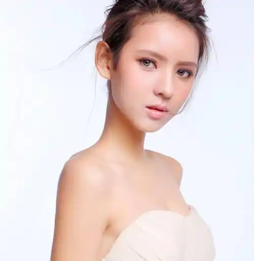 原创90后女星的好身材杨柳腰蜜桃臀丰胸美背身姿太曼妙了