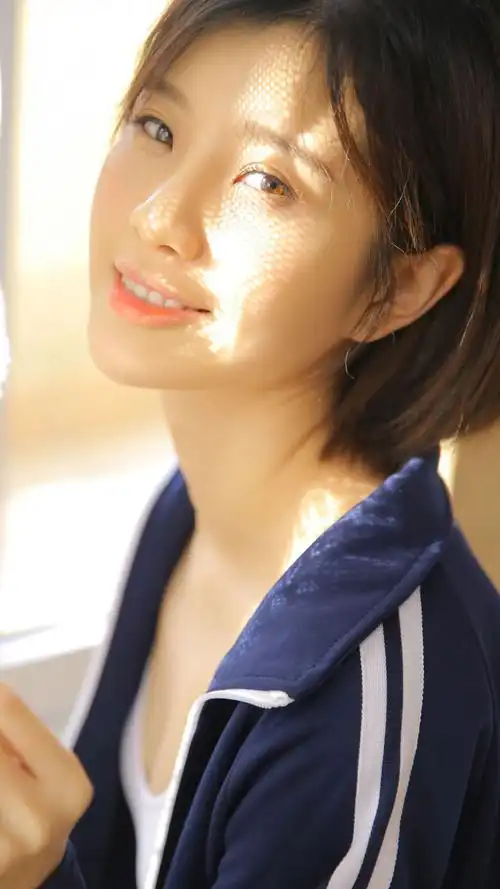 性感运动服美女高清手机壁纸图片