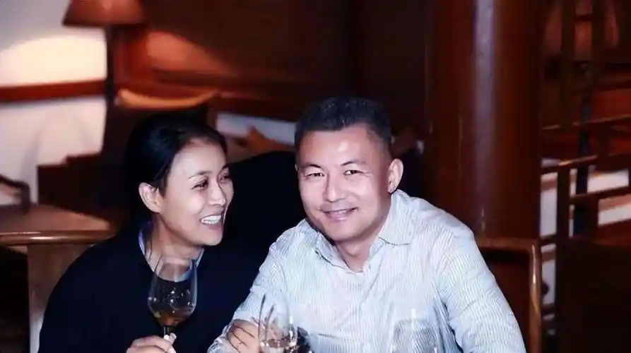 那英三任丈夫简介(东北大妞那英的彪悍情史)