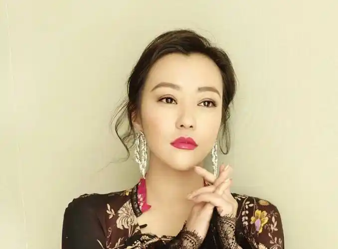 41岁郝蕾宣布二度离婚,共同抚养双胞胎,远比和李光洁的散场体面_婚姻