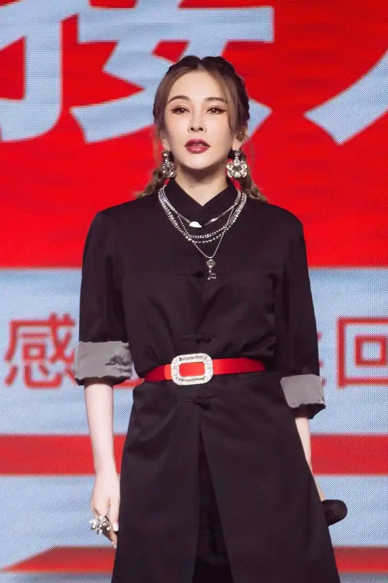 知名女歌手【温岚】经纪人_歌词_歌曲_人们