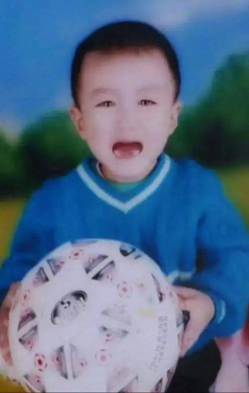 哭了,他哭了,王俊凯说,不要太过于关注他小时候.