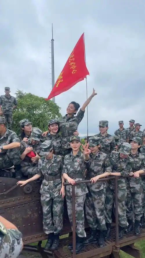 "文艺女兵"阿鲁阿卓《大道同行》唱响"中国梦"