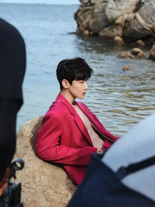 一些白敬亭的侧脸