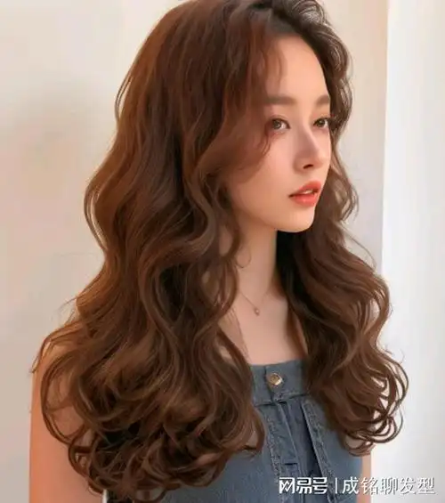 以上这些发型都是热烫的效果,看到这里,你应该清楚了吧.