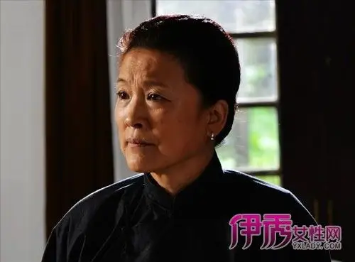 斯琴高娃饰牛老太太