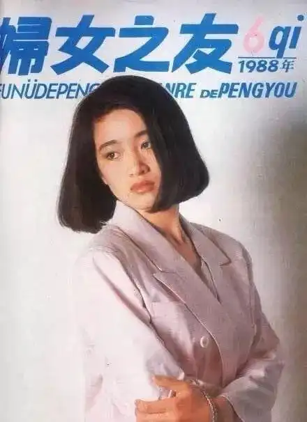 巩俐年轻时短发照片青春正貌的少年郎女皇也可以这么可爱