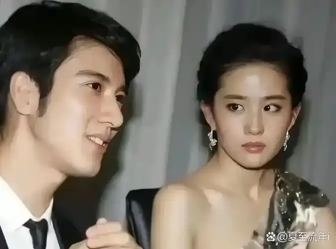 刘亦菲看王力宏和王宝强的表情,家人们,你们说刘亦菲欣赏王力宏多一点