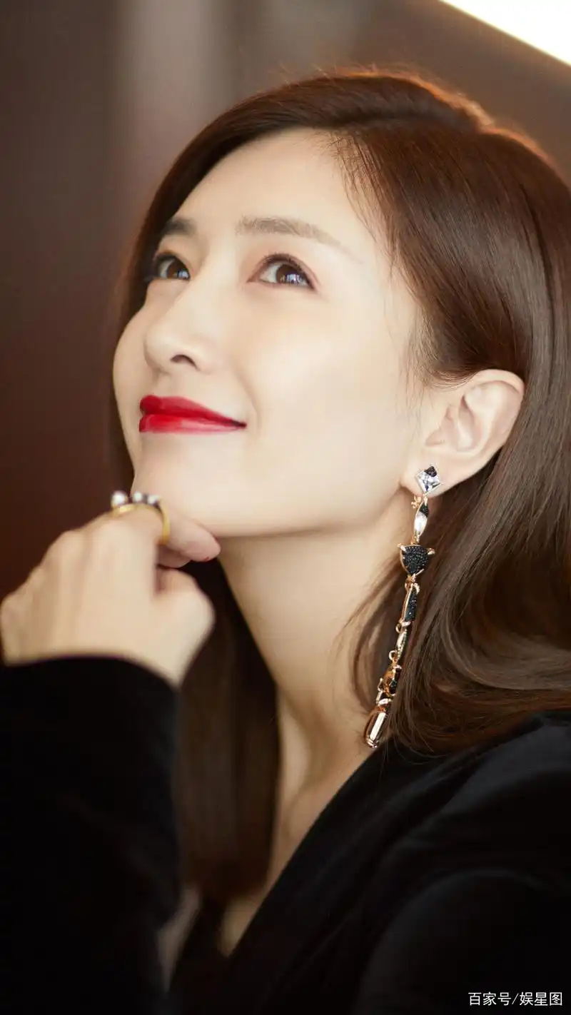 美丽又大方的江疏影