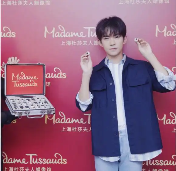 易烊千玺公开第2座蜡像照.他的首个角色刘北山,将在蜡像馆展出