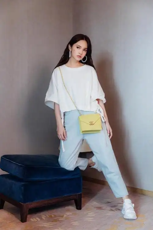 杨丞琳真有37岁?把工装裤穿得帅气又时髦,身高161却穿出170效果
