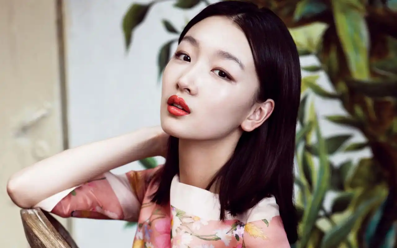 清纯谋女郎周冬雨小清新气质养眼写真桌面壁纸